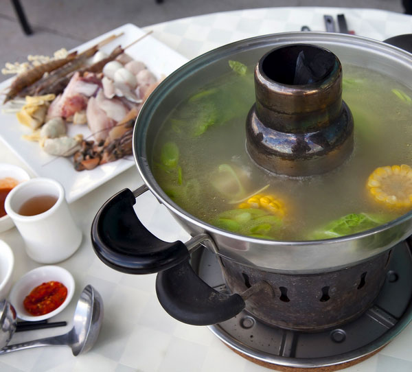 7th Storey Live Seafood & Charcoal Steamboat