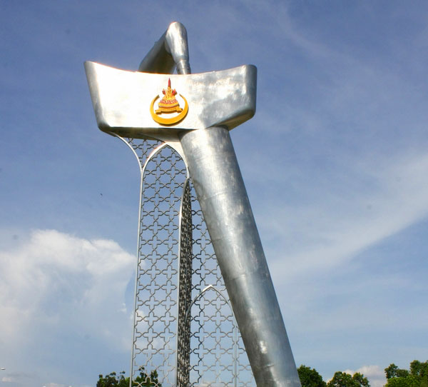 Kris Monument (Tugu Keris)