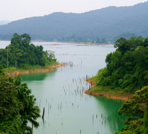 Kenyir Lake